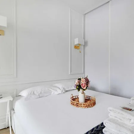 Charming 1bdr 2p Tour Eiffel